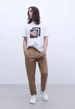 ADOLFO DOMINGUEZ WITH DARTS - Chino