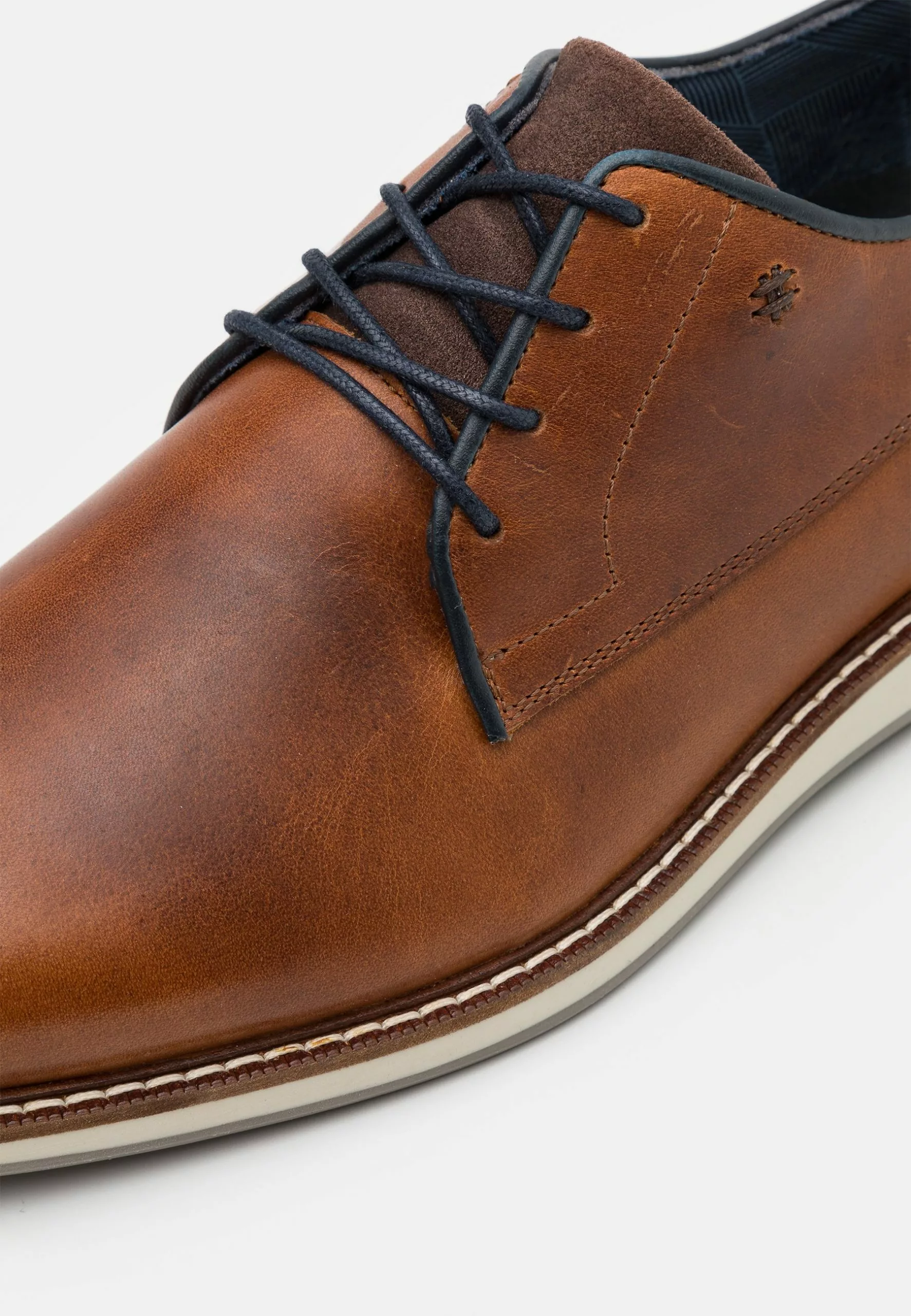 Sportieve veterschoenen Bullboxer Sportieve Veterschoenen -Hemden Winkel 91008e47b2e649a995e91fa7c1c579f3 scaled